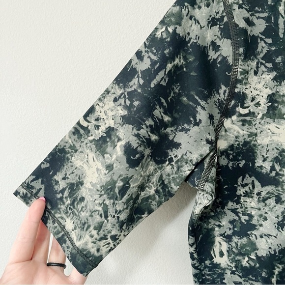 Under Armour Women's Size XL Meridian Printed High Neck Half Sleeve Cropped Top - Picture 5 of 11